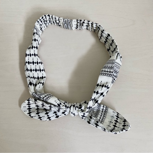 NWOT - Two Fabric Knotted Bow Headbands - Picture 11 of 15